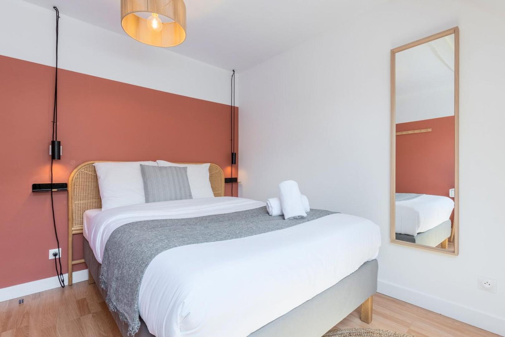 Bright 3-Bedroom 2-Bathroom Flat Лил Екстериор снимка
