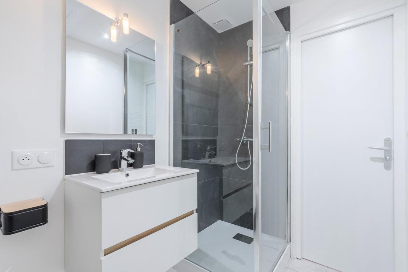 Bright 3-Bedroom 2-Bathroom Flat Лил Екстериор снимка