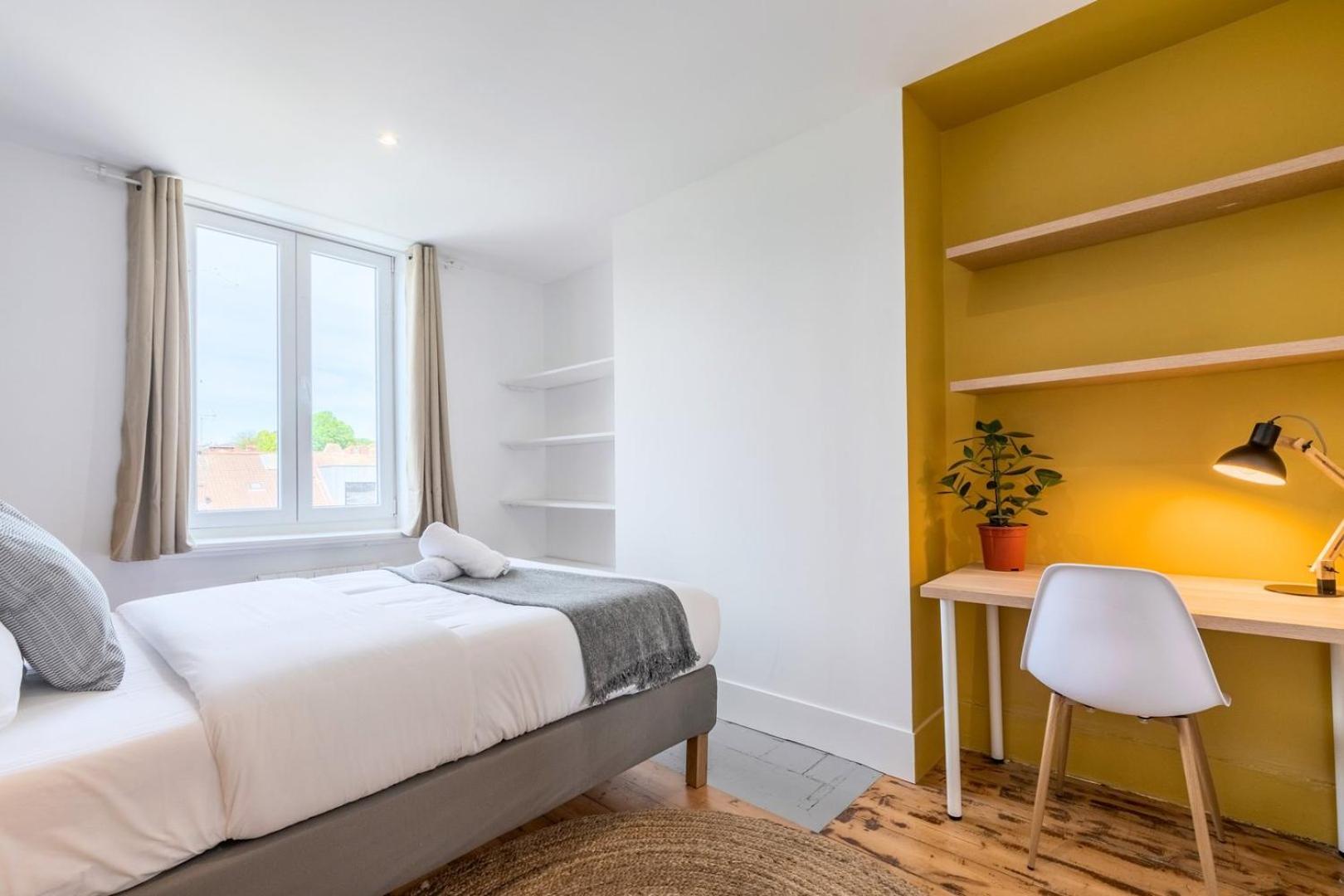 Bright 3-Bedroom 2-Bathroom Flat Лил Екстериор снимка