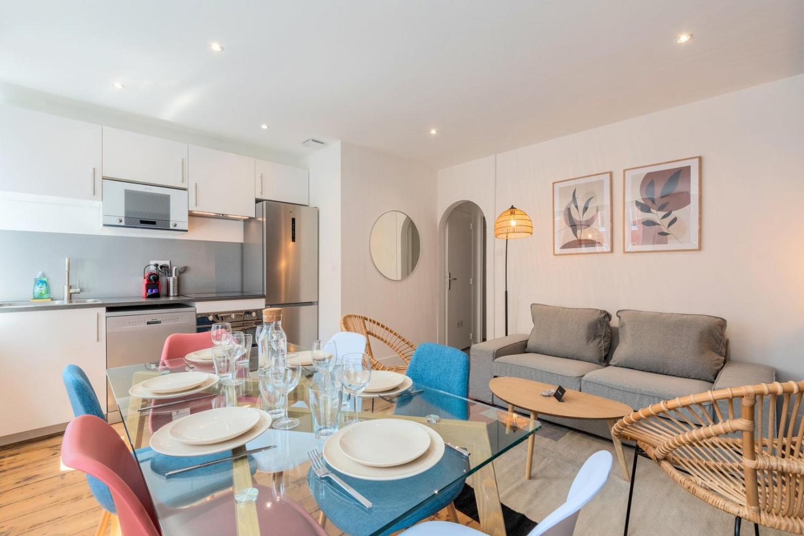 Bright 3-Bedroom 2-Bathroom Flat Лил Екстериор снимка