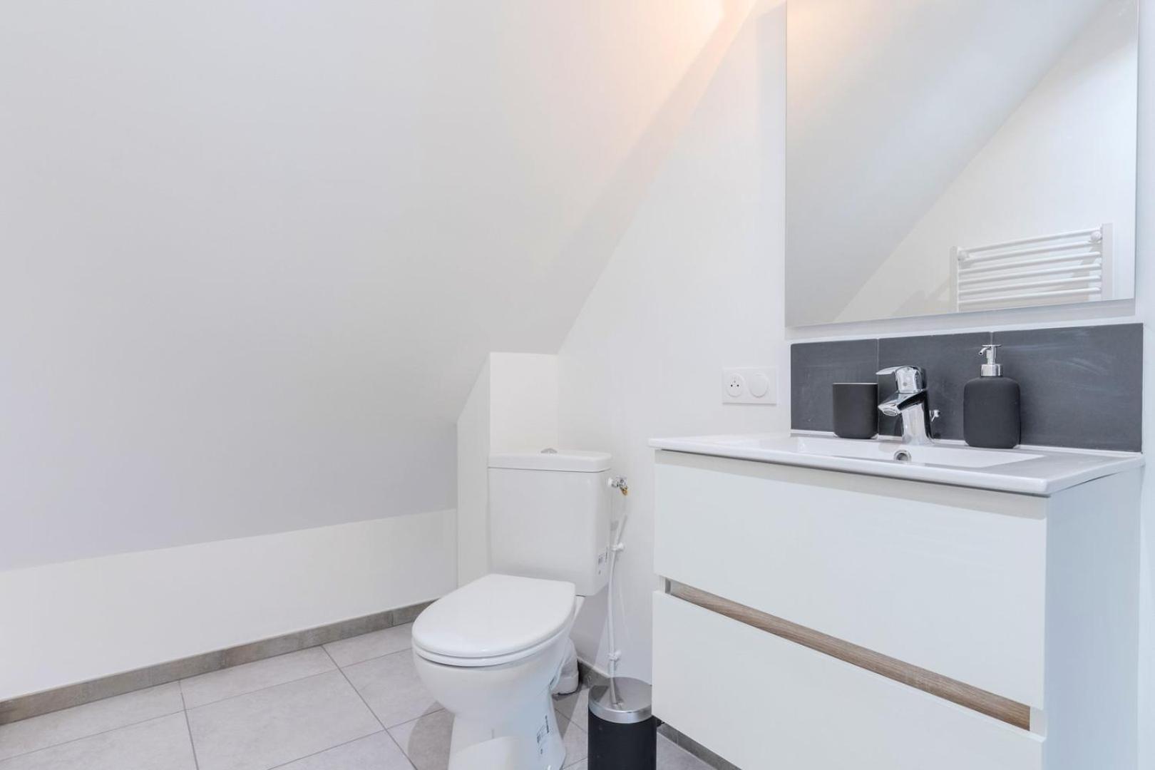 Bright 3-Bedroom 2-Bathroom Flat Лил Екстериор снимка