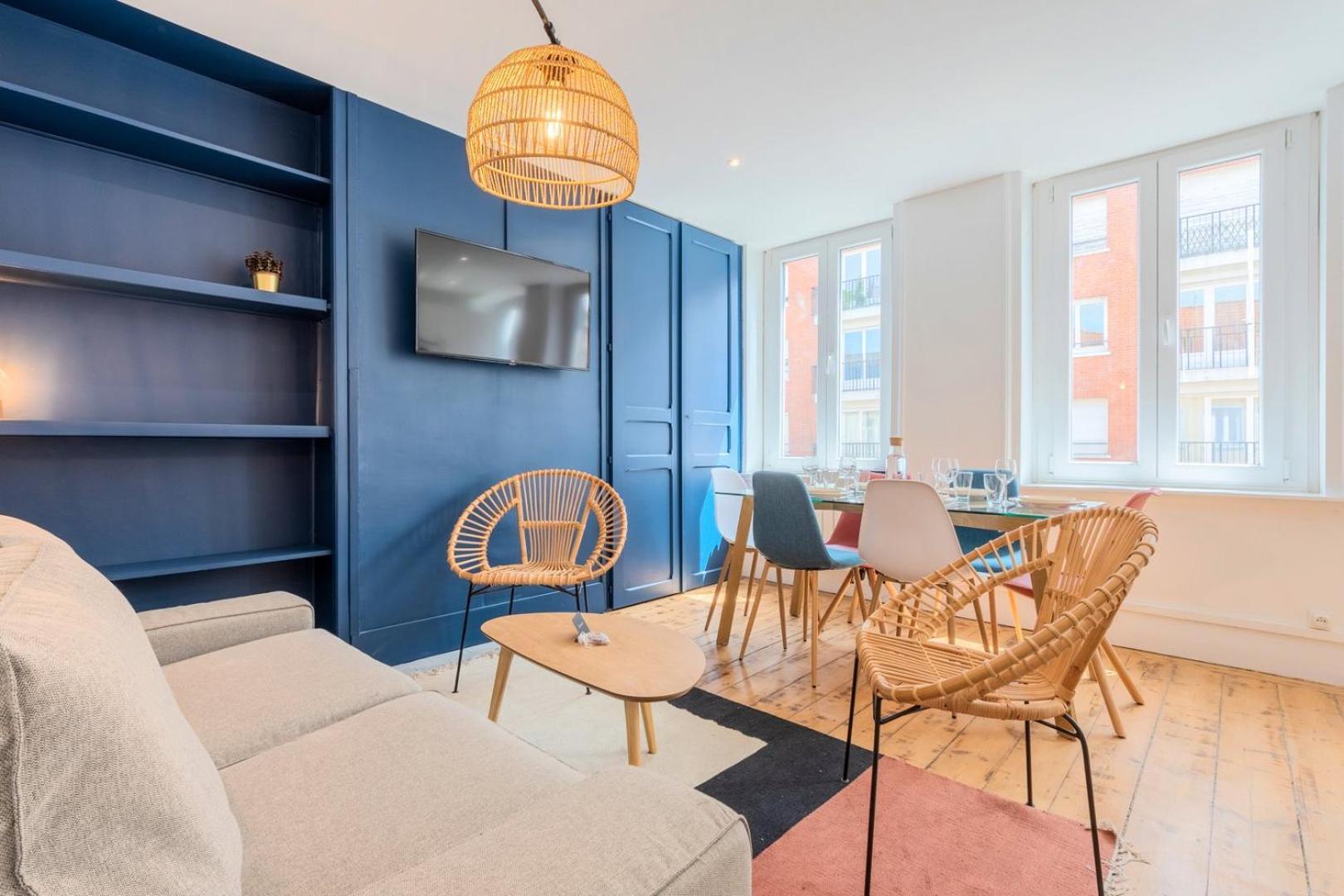 Bright 3-Bedroom 2-Bathroom Flat Лил Екстериор снимка